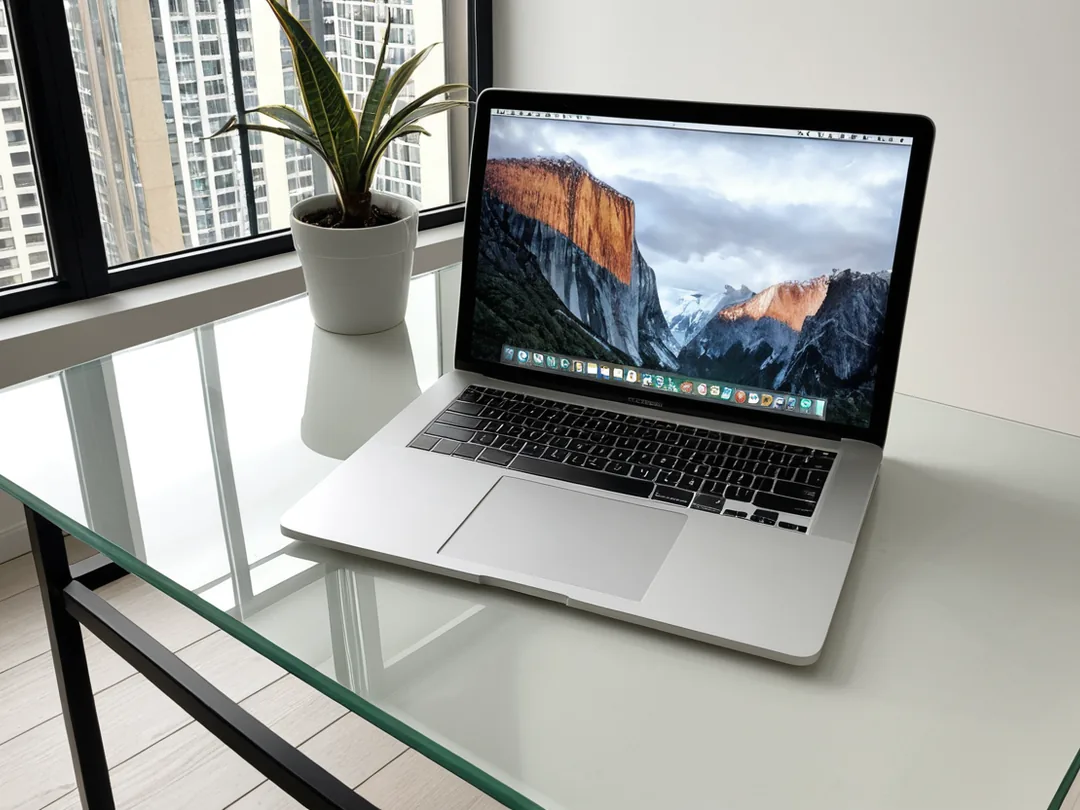 four-watching-white-macbook-553